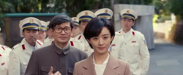 王骁《低智商犯罪》收视破2，杨洋《雨霖铃》横店杀青，张嘉益《主角》西安拍摄超一年 | 资讯配图